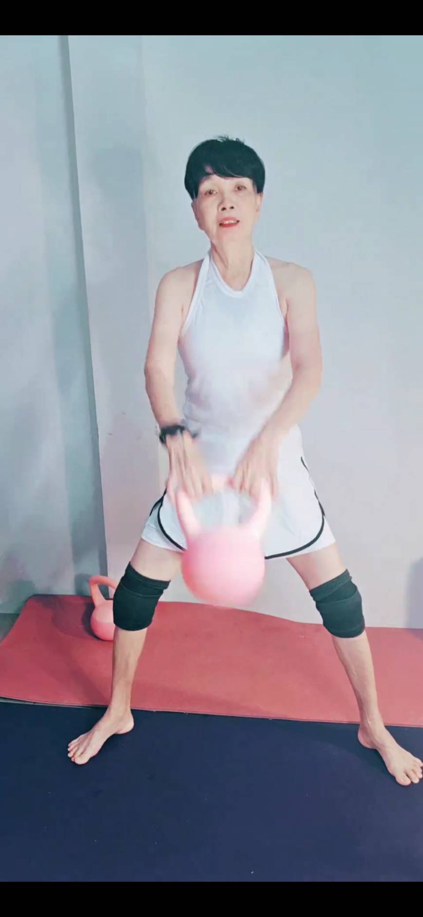 ครูพรสอนท่าโยคะ